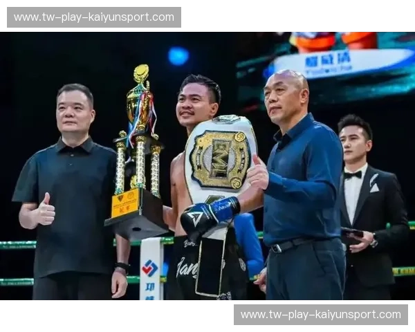 泰拳时代的“诸神黄昏”：当缠斗之王耀威猜，遇见了那条踢碎时代的铁腿星当